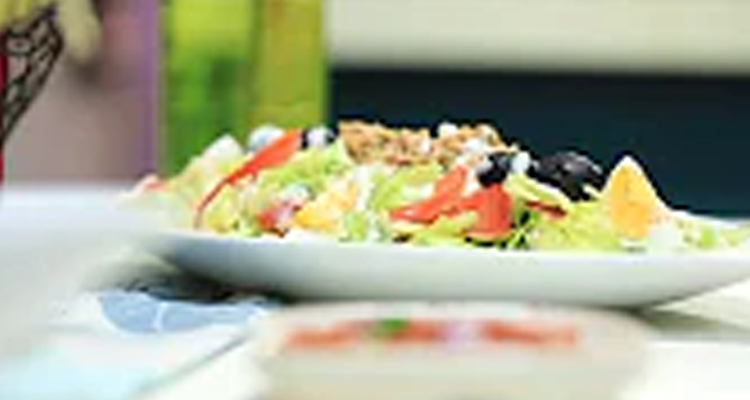 سطلة طماطم وفجل وخسّ