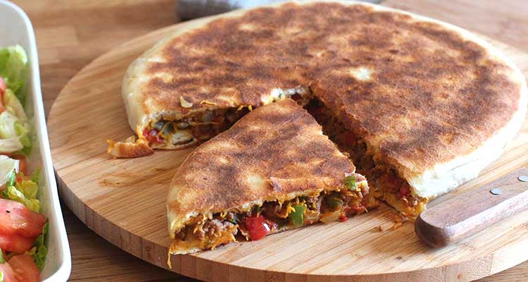 خبزة محشية بالدجاج دون فرن