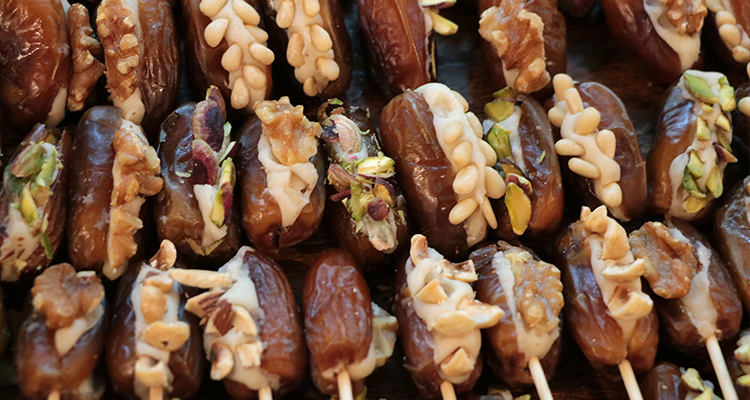 تمر محشي بعجين اللوز