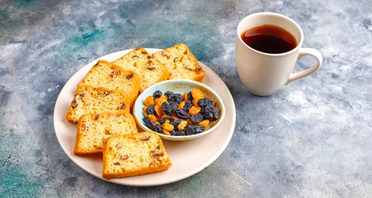 كايك بالتمر والزبيب