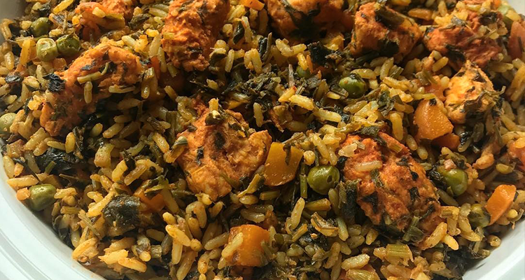 أرز بالدجاج والخضار على الطريقة الجربية