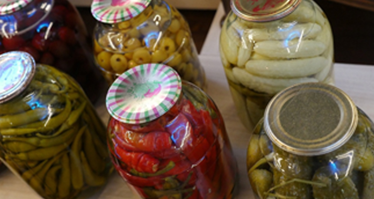 فلفل حار معلّب في الخلّ