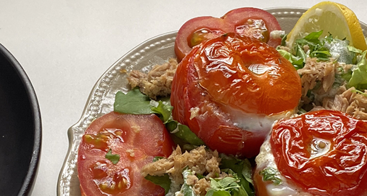 سلطة طماطم بالبيض