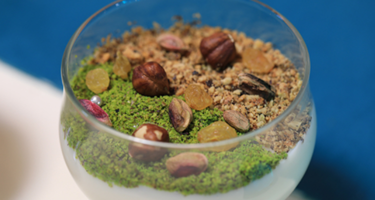 كريمة فانيليا بالفواكه الجافّة