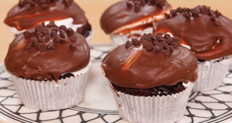 موفينز بالمعجون والشكلاطة