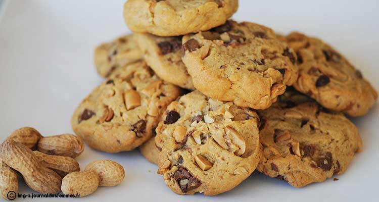 بسكويت بالفول السوداني (بالكاكاوية)