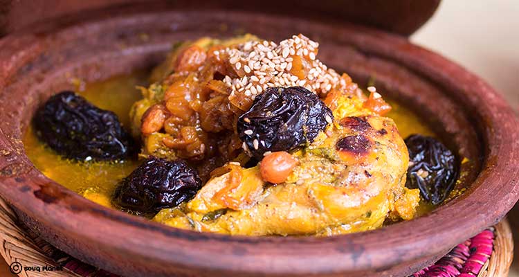 طاجين الدجاج و الخوخ المغربي