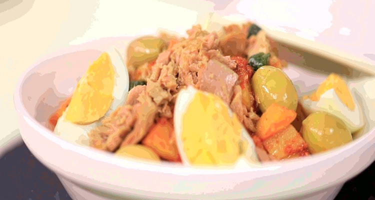 سلطة بطاطا بالتّونة