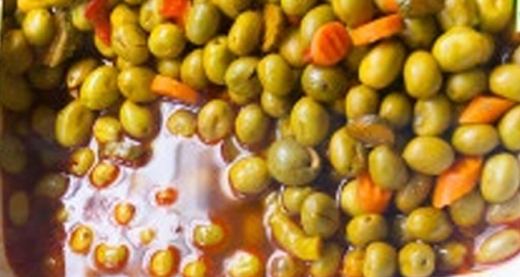 مخلّل الزيتون الأخضر