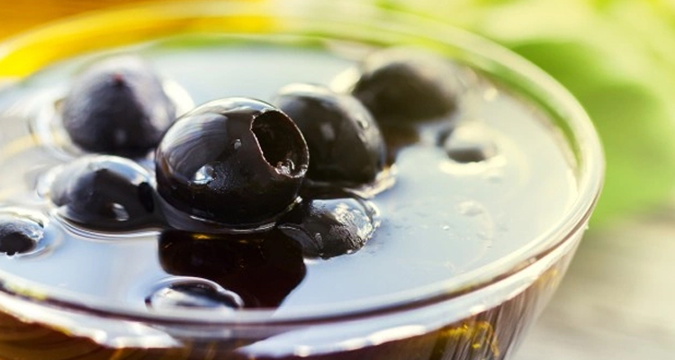 مخلّل الزيتون الأسود