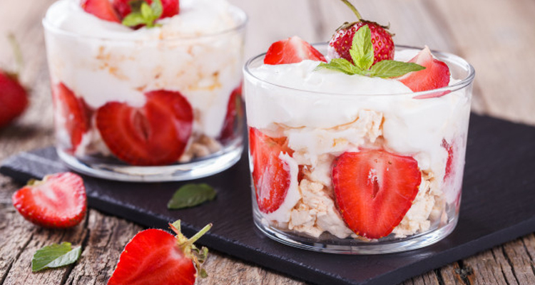 كؤوس ياغورت بالبسكويت المهروش