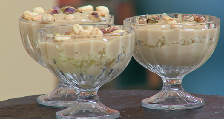 مسفوف بالكريمة والفواكه الجافة