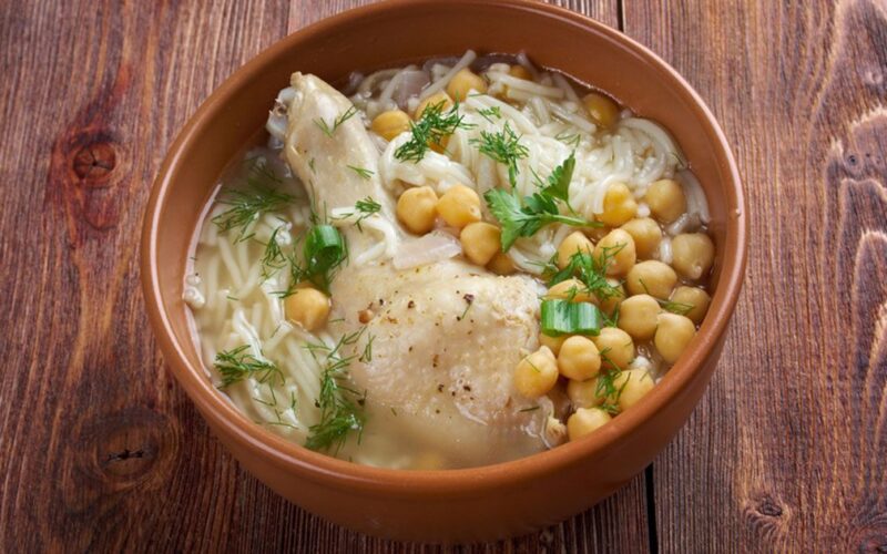 شوربة بيضاء بالدجاج جزائرية