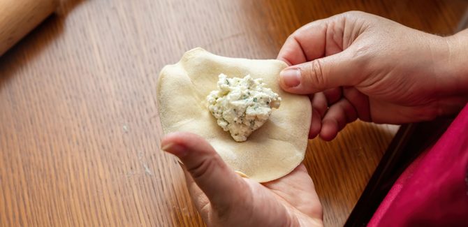 طريقة مثلثات السميد بالجبن