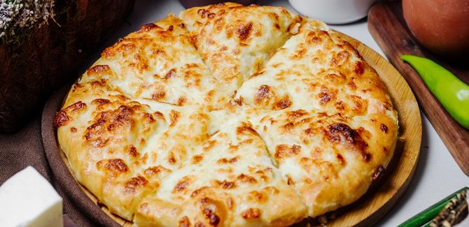فطيرة الجبن بالزعتر