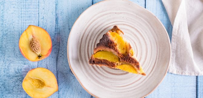 كيكة الخوخ الهشّة