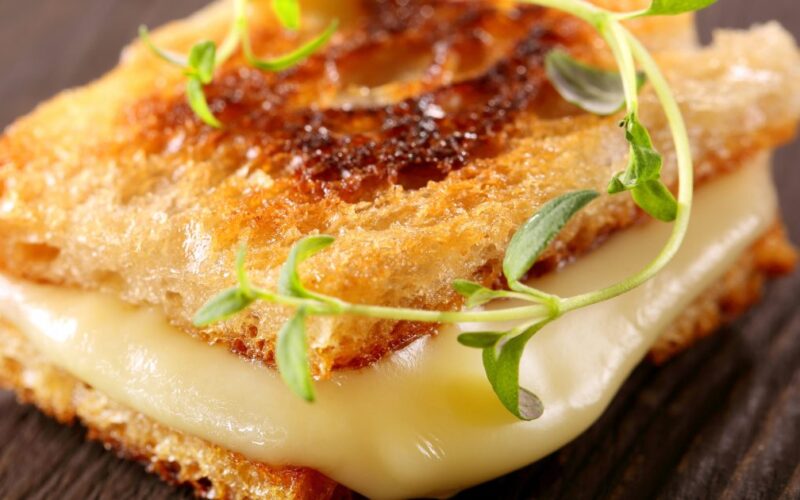 ساندوتش جبن سايل لفطور لذيذ