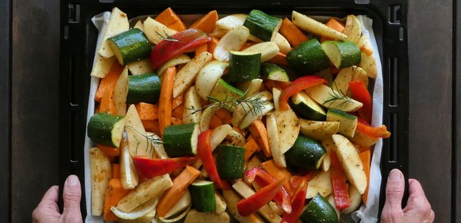 صينية خضار دافئة…خيار مثالي بعد يوم صيام