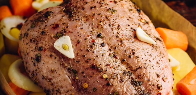 صينية دجاج بالفرن…خيار إفطار رمضاني متكامل ولذيذ