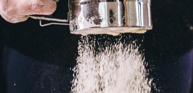 طريقة كيكة الزبادي الهشة: حلى اقتصادي ولذيذ لسفرة رمضان