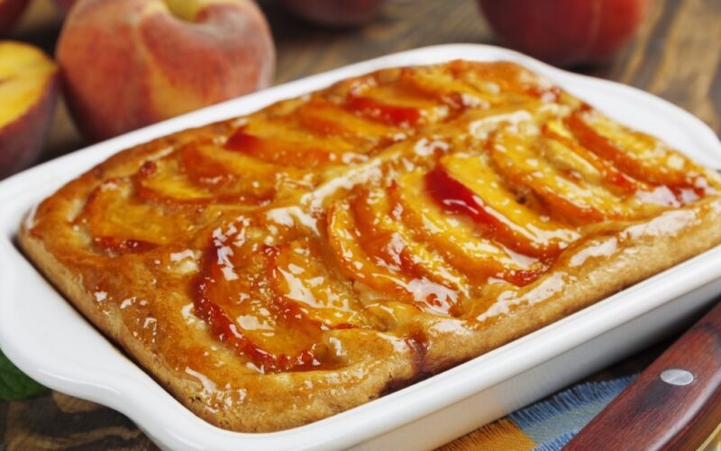 كيكة الخوخ الهشّة