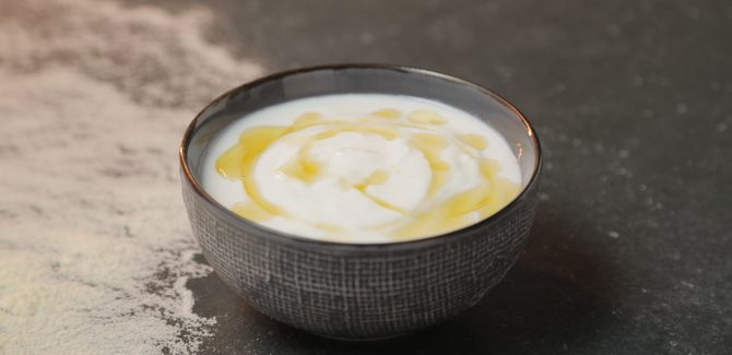 صينية بسبوسة تذوب نعومة…طعم لا يقاوم بعد الإفطار