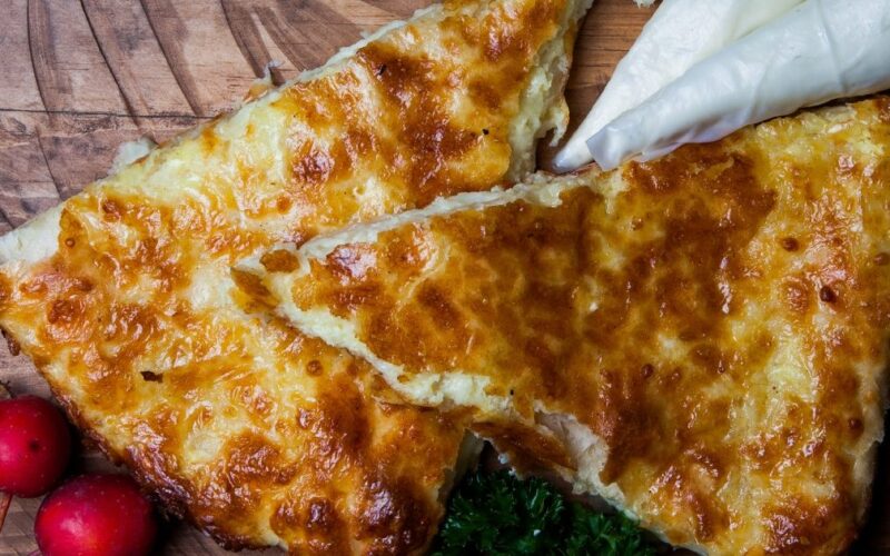 فطيرة الجبن بالزعتر