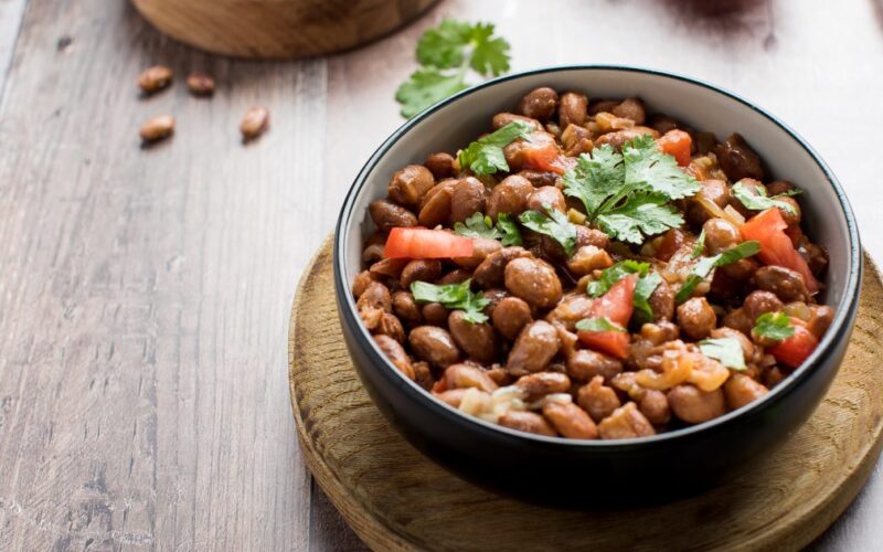 فول الخلطة السعودية… نكهة شعبية بطعم لا يُقاوم