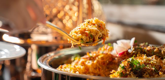 كبسة بالقرنفل والبهارات الكاملة… الطعم السعودي الأصيل!