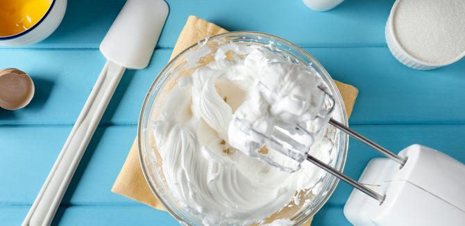 كيك سويسرول بالفانيليا…خيار خفيف لتحلية الإفطار