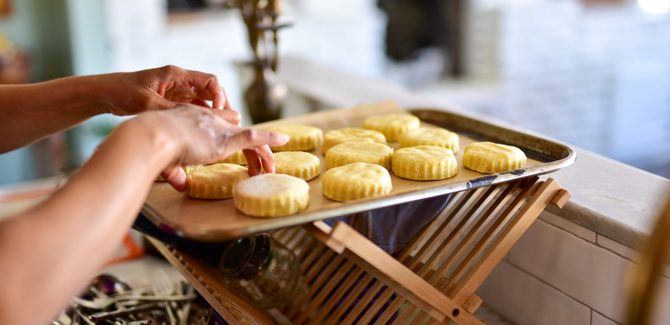 معمول التمر الذهبي…نكهة رمضان الأصيلة