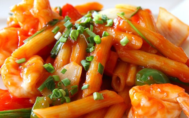 مكرونه بالجمبري بالصوص الاحمر