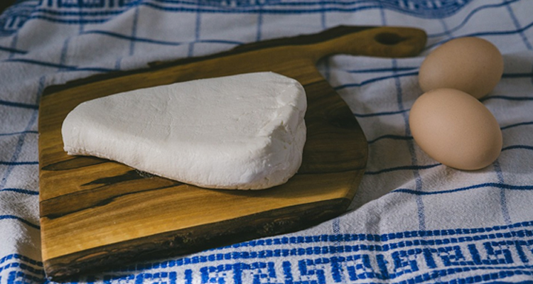 تحضير جبن أبيض بمكوّنين إثنين فقط