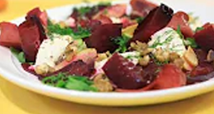 سلطة بيتراف بالتفاح المخلّل