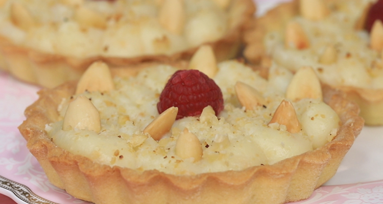 تارت بكريمة اللوز