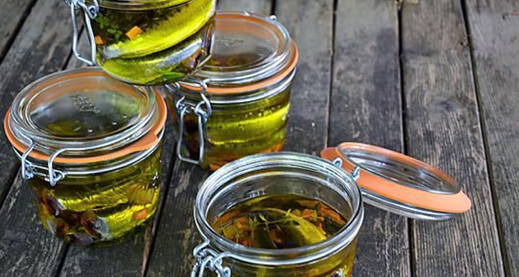 سردين معلّب بالزيت محلي الصنع