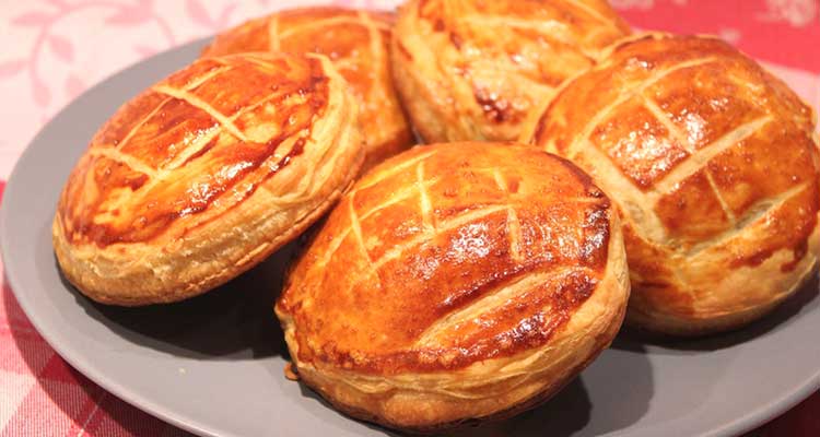 ميني باتي مع السلطة المشوية واللحم المفروم