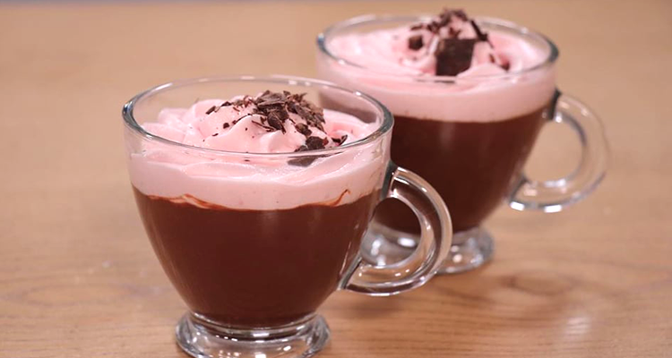 شوكولاتة ساخنة مع كريم شانتيه